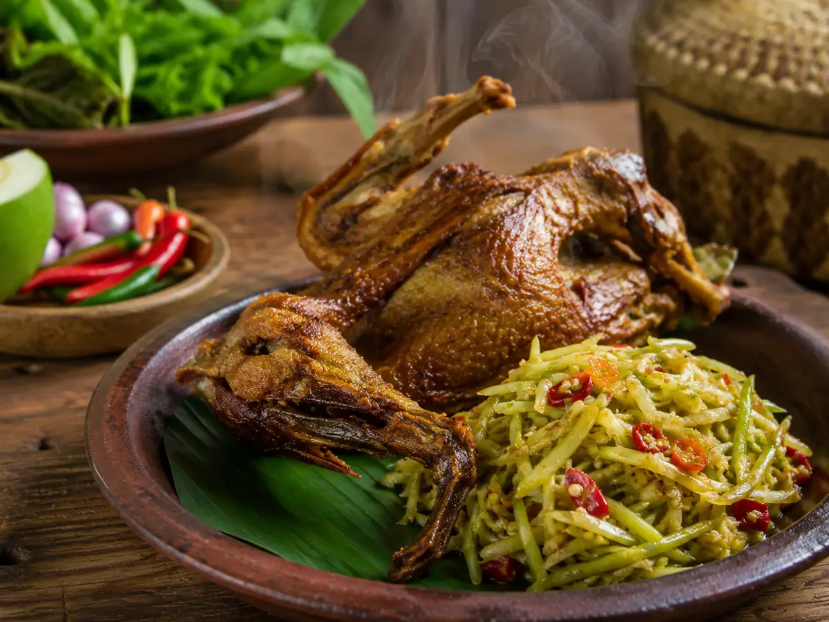 Sambal pencit mangga muda khas madura pendamping bebek goreng
